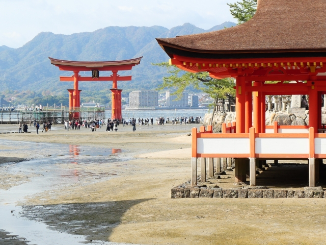 世界遺産・厳島神社での資材運搬イメージ